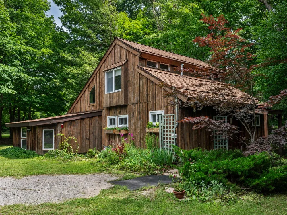 4315 Hipps Hollow Road Eau Claire, MI 49111