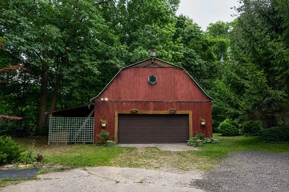 4315 Hipps Hollow Road Eau Claire, MI 49111