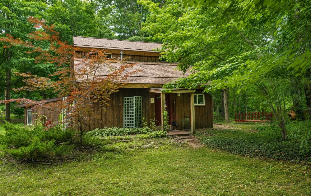 4315 Hipps Hollow Road Eau Claire, MI 49111