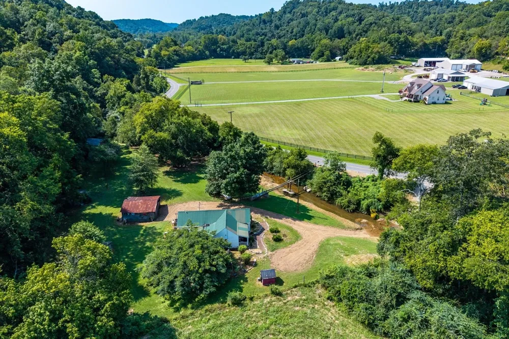 5360 Pond Creek Rd Pegram, TN 37143