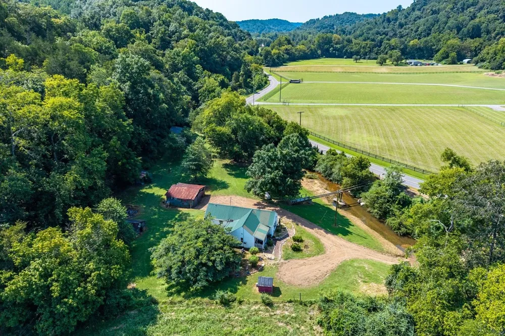 5360 Pond Creek Rd Pegram, TN 37143
