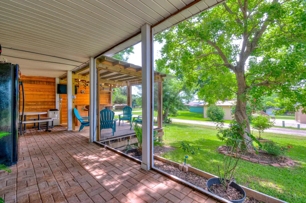 20 Clearview Street Point Blank, TX 77364
