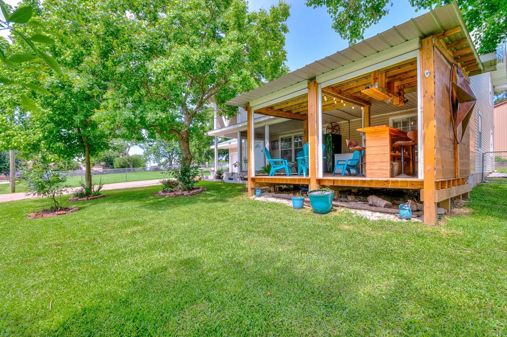 20 Clearview Street Point Blank, TX 77364