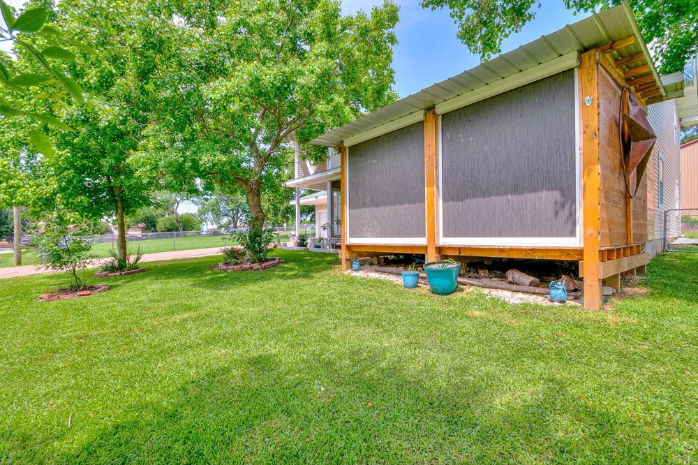 20 Clearview Street Point Blank, TX 77364