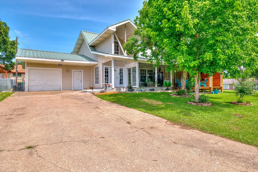 20 Clearview Street Point Blank, TX 77364