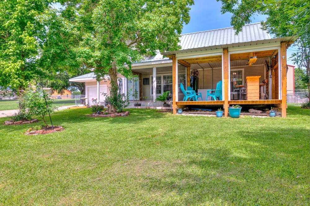 20 Clearview Street Point Blank, TX 77364