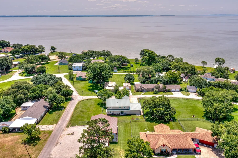 20 Clearview Street Point Blank, TX 77364
