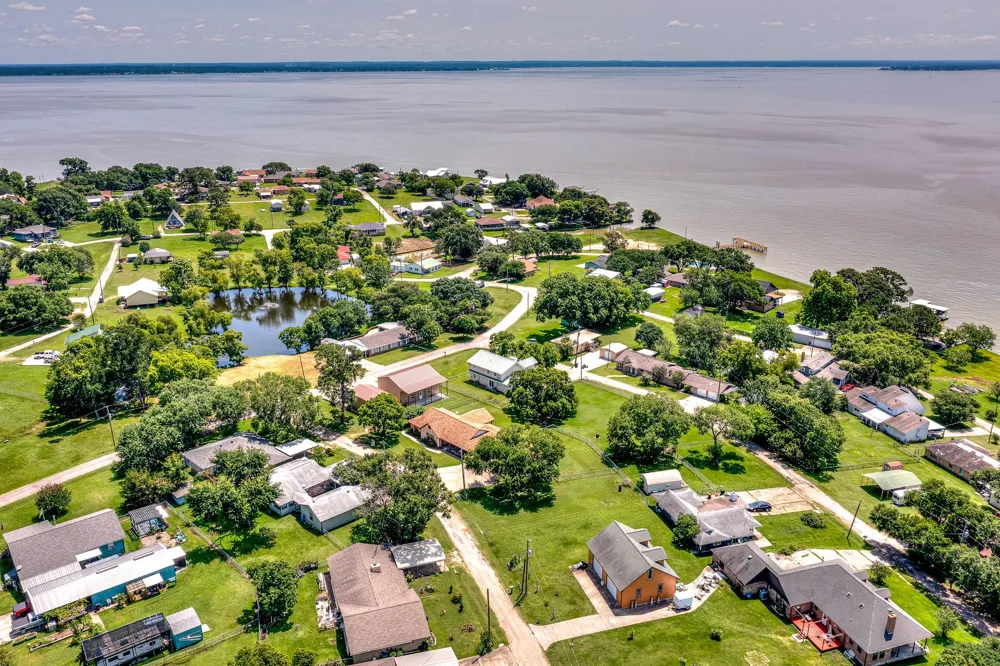 20 Clearview Street Point Blank, TX 77364