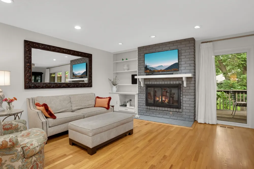 1775 Lexington Avenue S #23 Mendota Heights, MN 55118