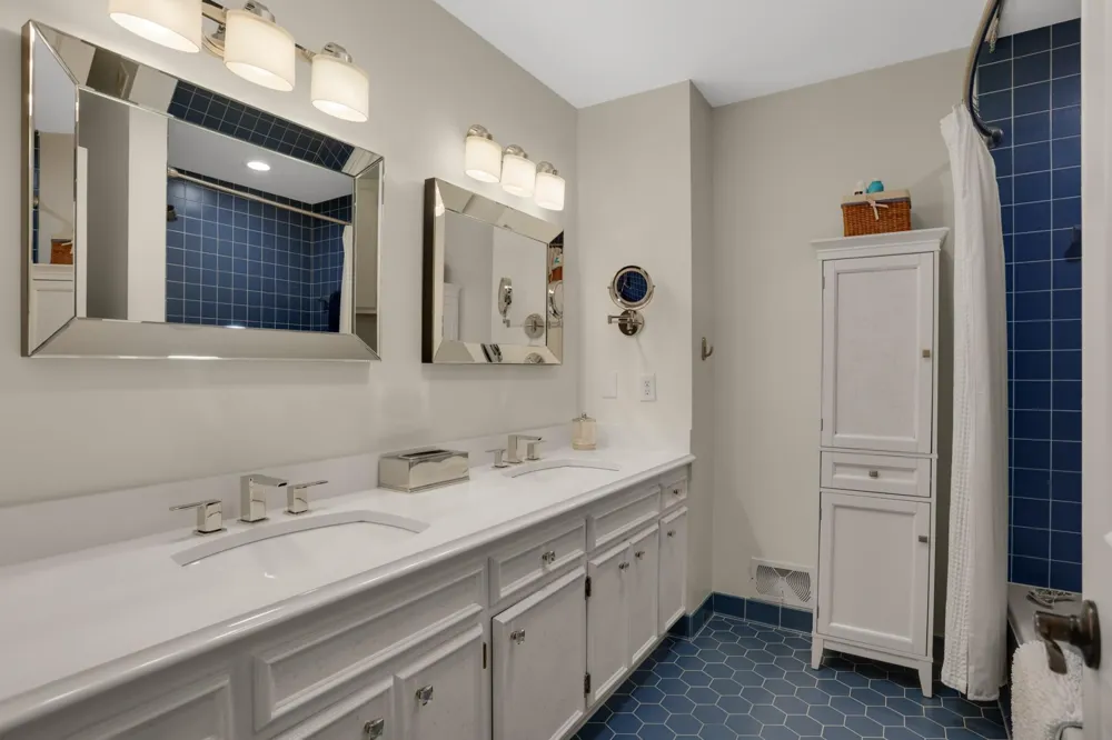 1775 Lexington Avenue S #23 Mendota Heights, MN 55118