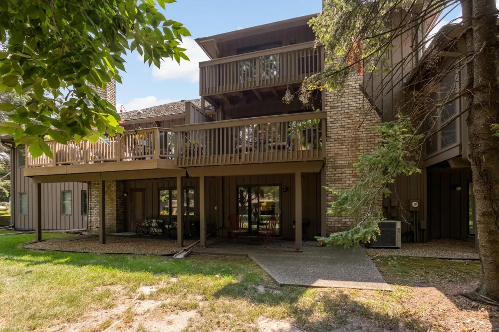 1775 Lexington Avenue S #23 Mendota Heights, MN 55118