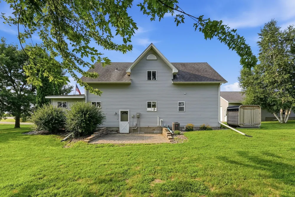 7520 County Road 9 NE Willmar, MN 56201