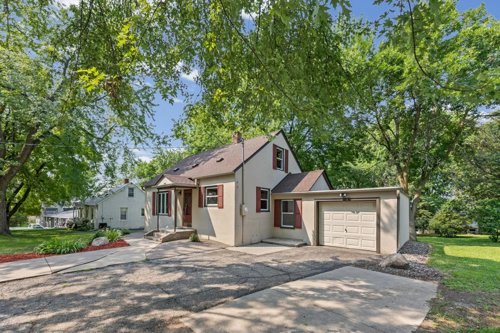 207 7th Street Waverly, MN 55390