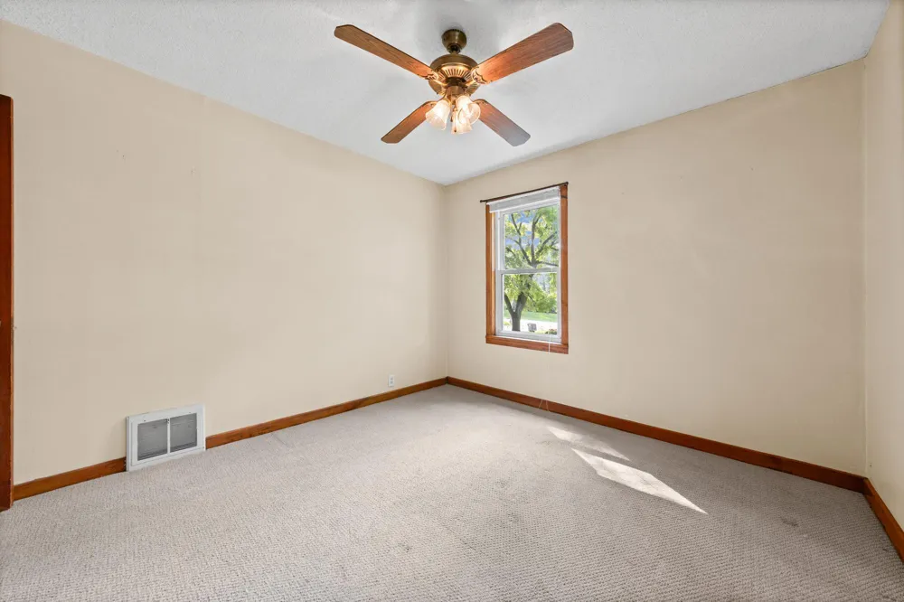 207 7th Street Waverly, MN 55390
