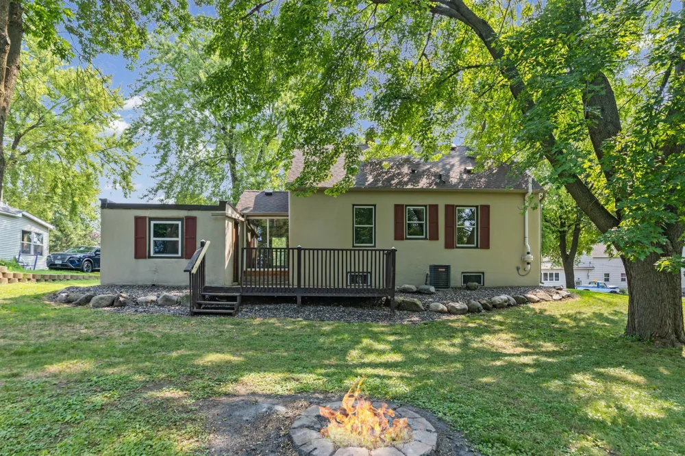 207 7th Street Waverly, MN 55390