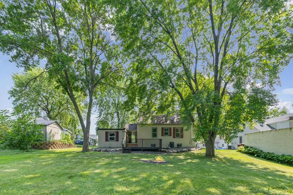 207 7th Street Waverly, MN 55390