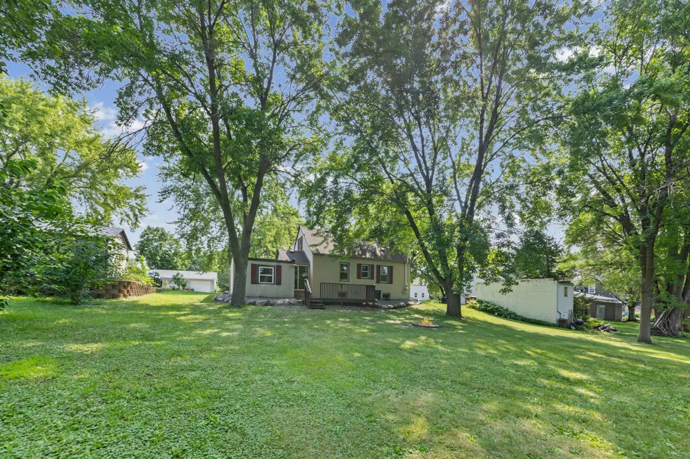 207 7th Street Waverly, MN 55390