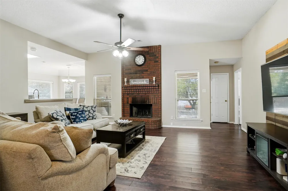 7108 Summerset Drive Benbrook, TX 76126
