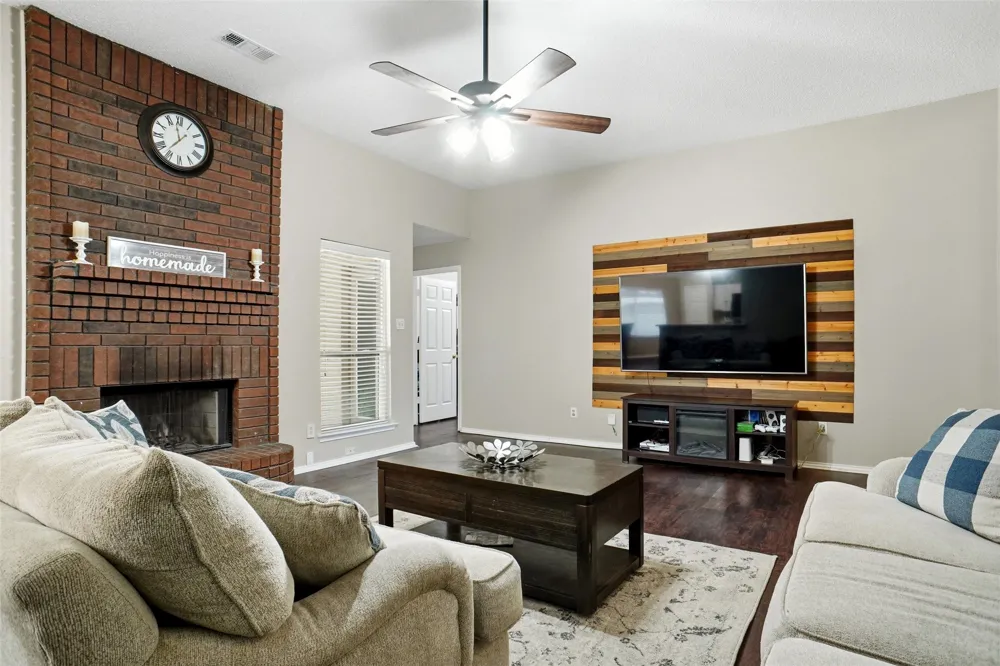 7108 Summerset Drive Benbrook, TX 76126