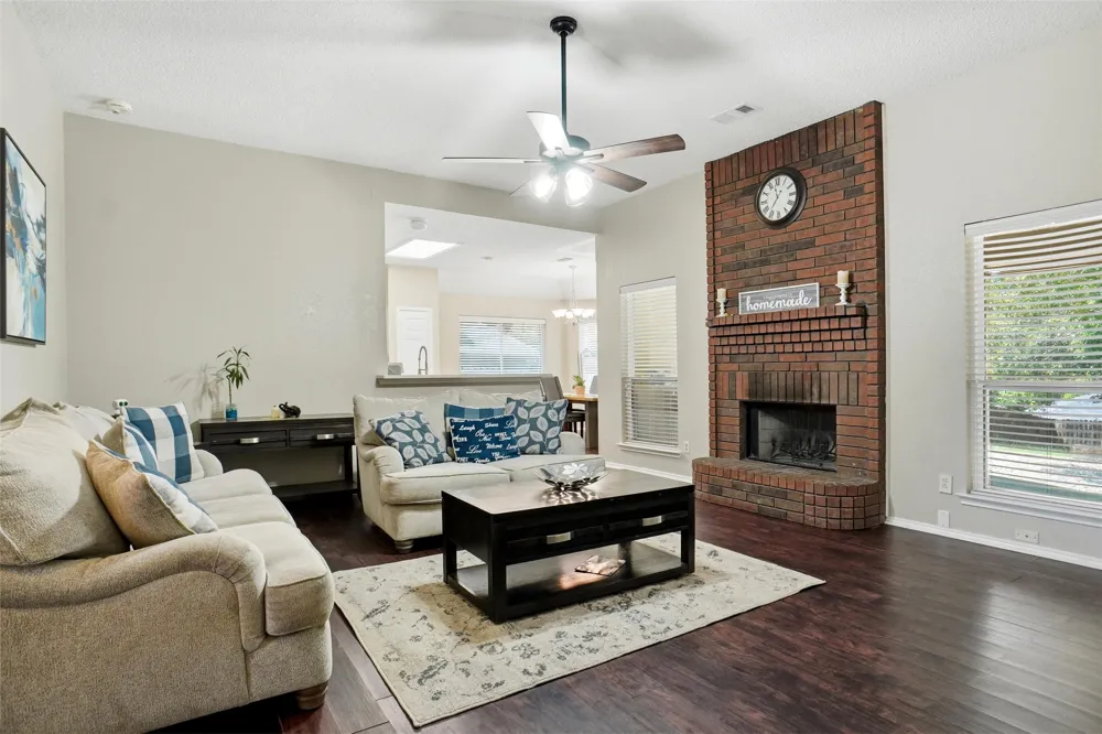 7108 Summerset Drive Benbrook, TX 76126