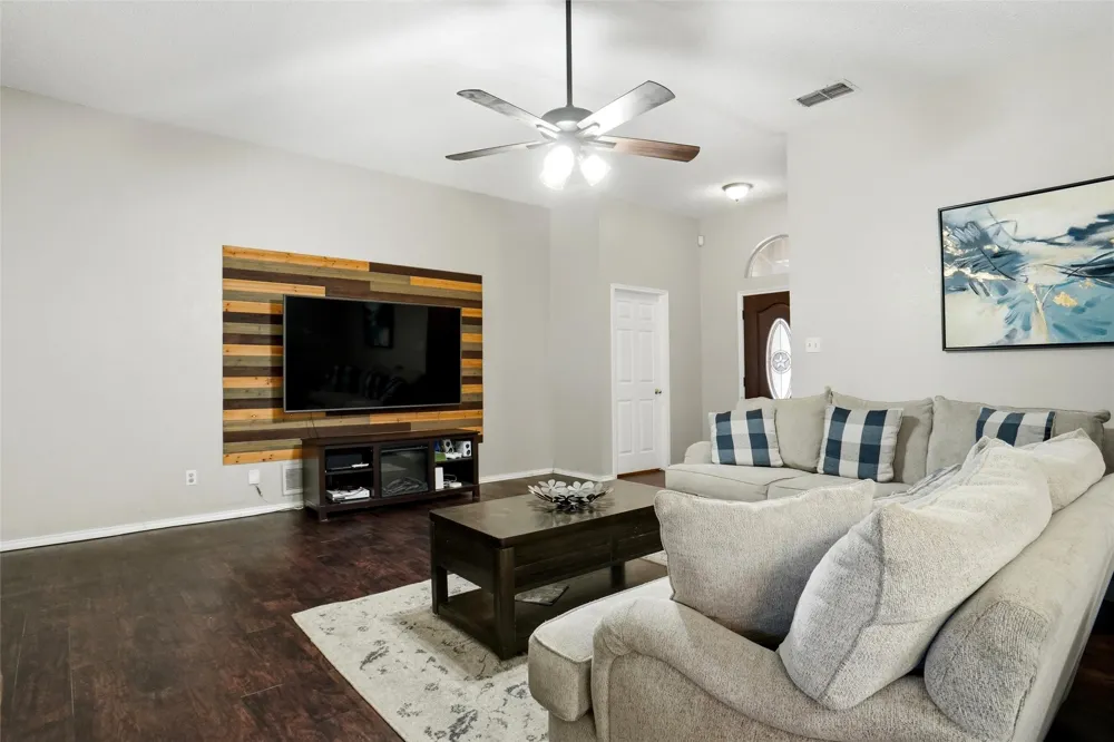 7108 Summerset Drive Benbrook, TX 76126