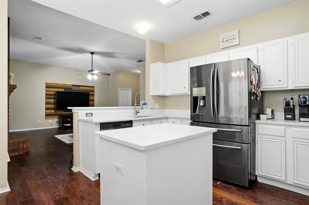 7108 Summerset Drive Benbrook, TX 76126