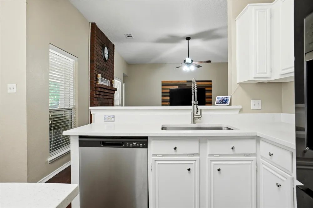 7108 Summerset Drive Benbrook, TX 76126