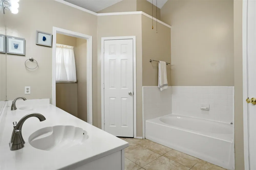 7108 Summerset Drive Benbrook, TX 76126