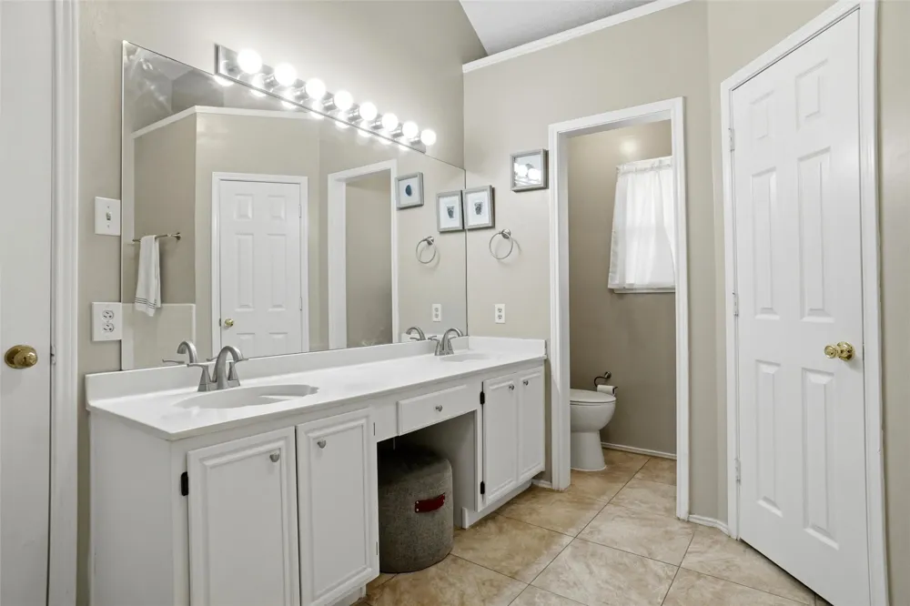 7108 Summerset Drive Benbrook, TX 76126