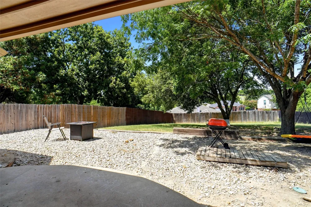 7108 Summerset Drive Benbrook, TX 76126