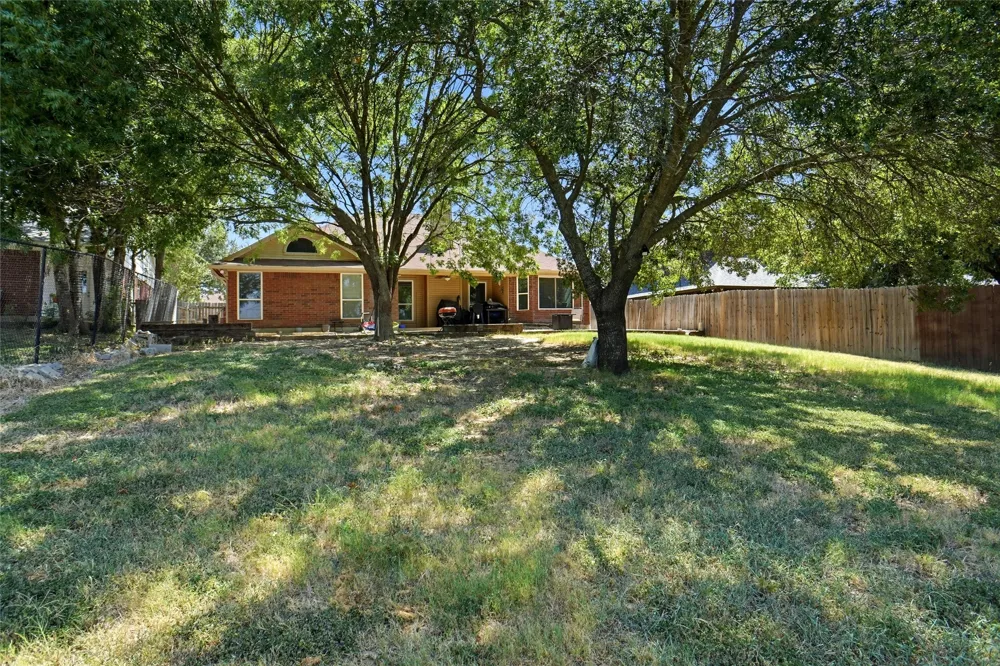 7108 Summerset Drive Benbrook, TX 76126