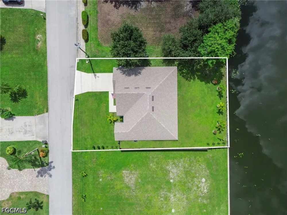 SE 11th Terrace Cape Coral, FL 33990