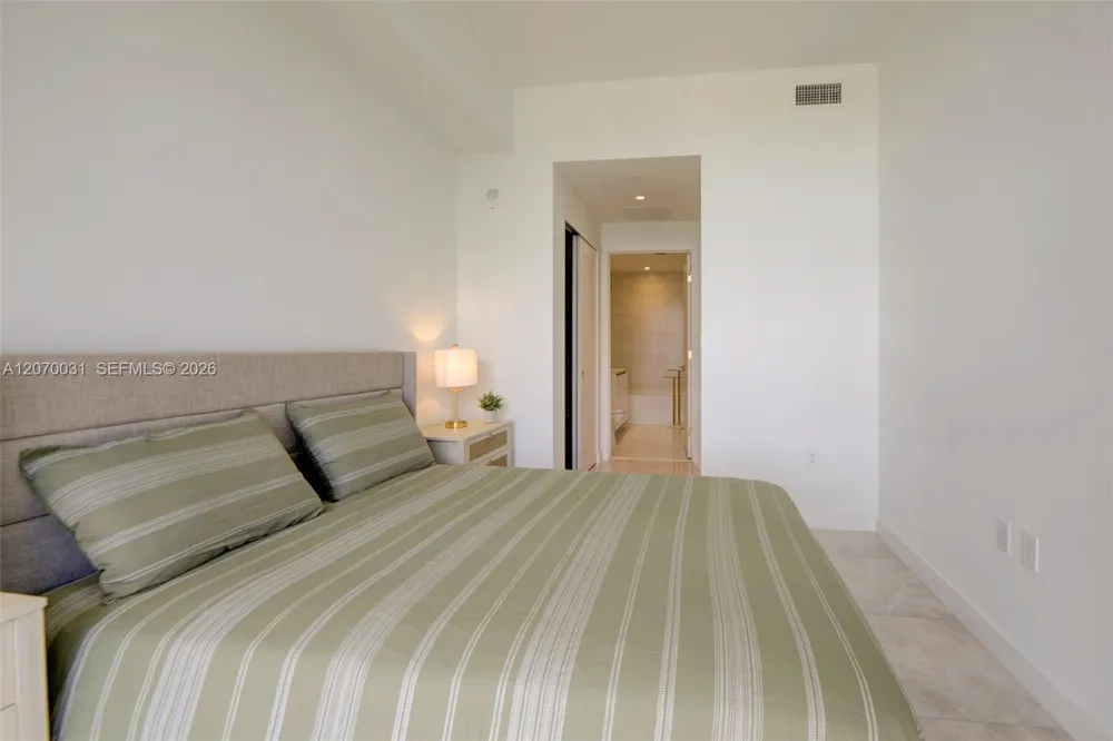 2678 Tigertail Ave #1403 Coconut Grove, FL 33133