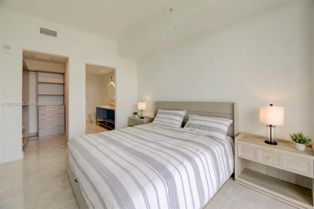 2678 Tigertail Ave #1403 Coconut Grove, FL 33133