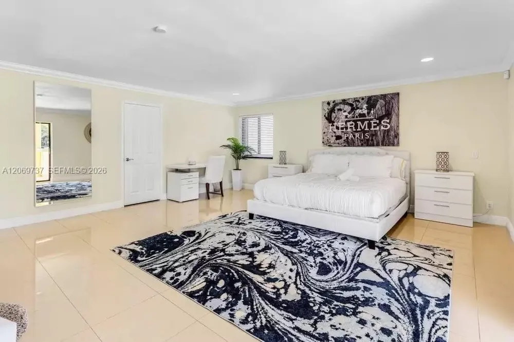437 Holiday Dr Hallandale Beach, FL 33009