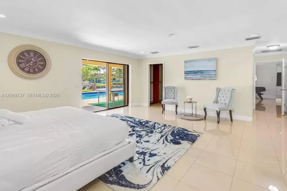 437 Holiday Dr Hallandale Beach, FL 33009