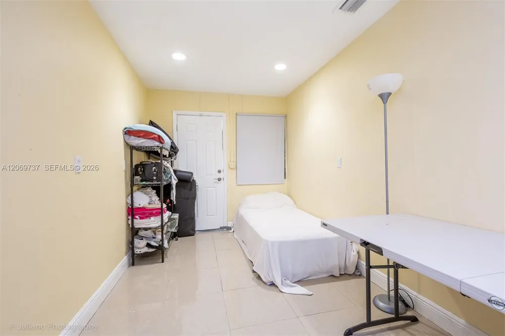 437 Holiday Dr Hallandale Beach, FL 33009
