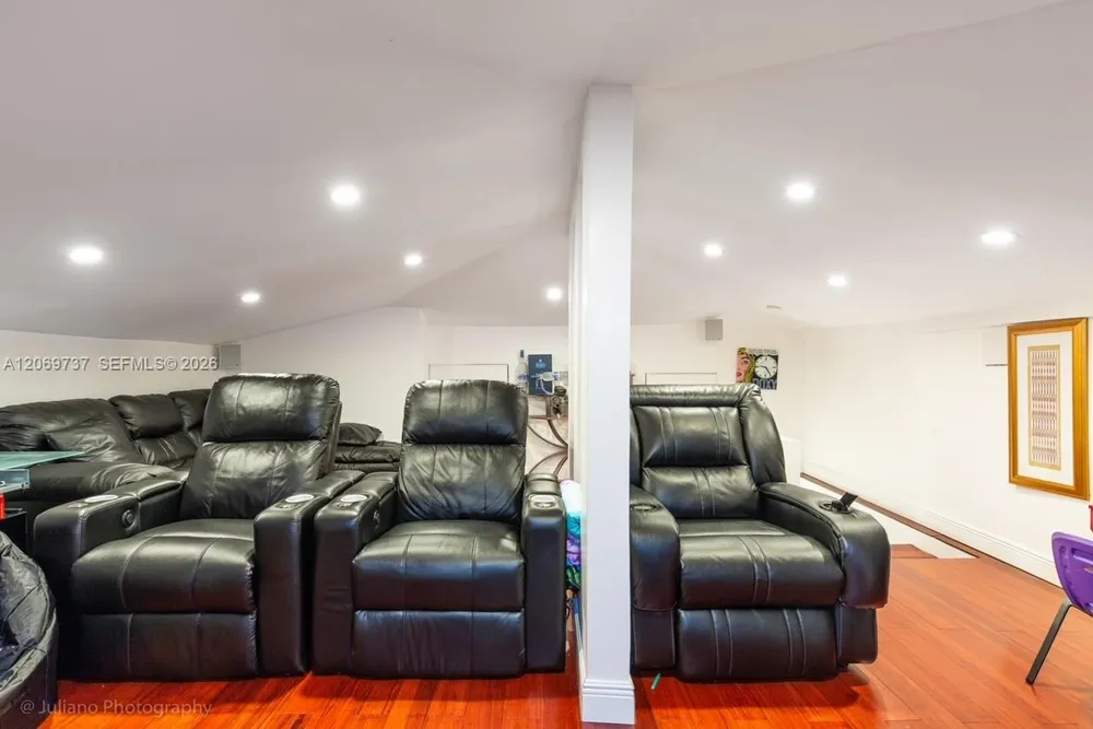 437 Holiday Dr Hallandale Beach, FL 33009