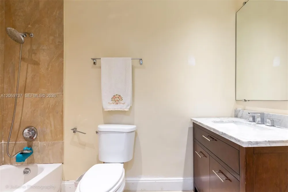 437 Holiday Dr Hallandale Beach, FL 33009