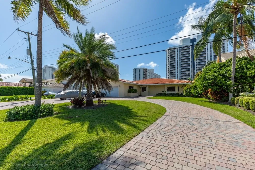 437 Holiday Dr Hallandale Beach, FL 33009