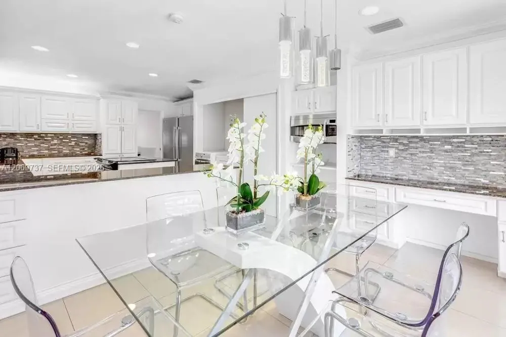 437 Holiday Dr Hallandale Beach, FL 33009