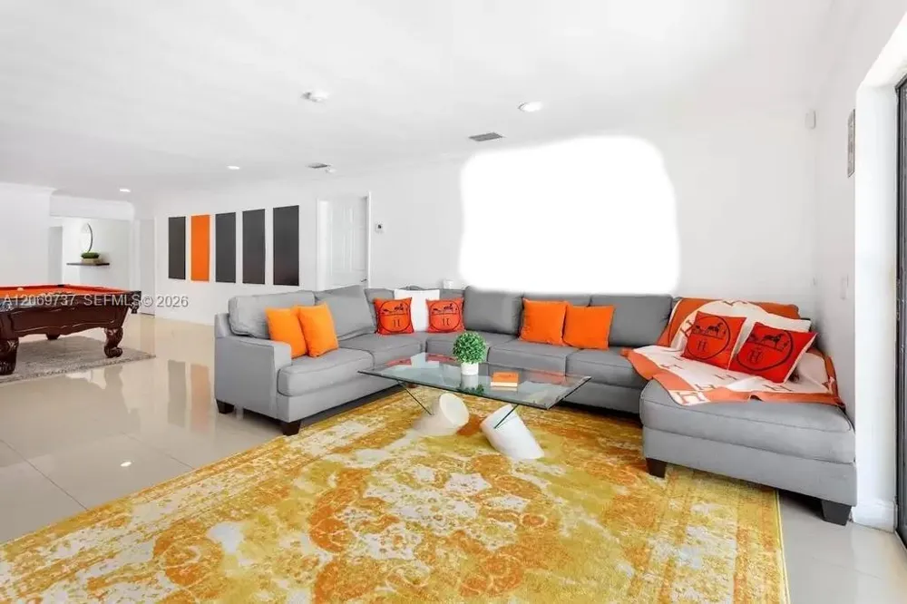 437 Holiday Dr Hallandale Beach, FL 33009