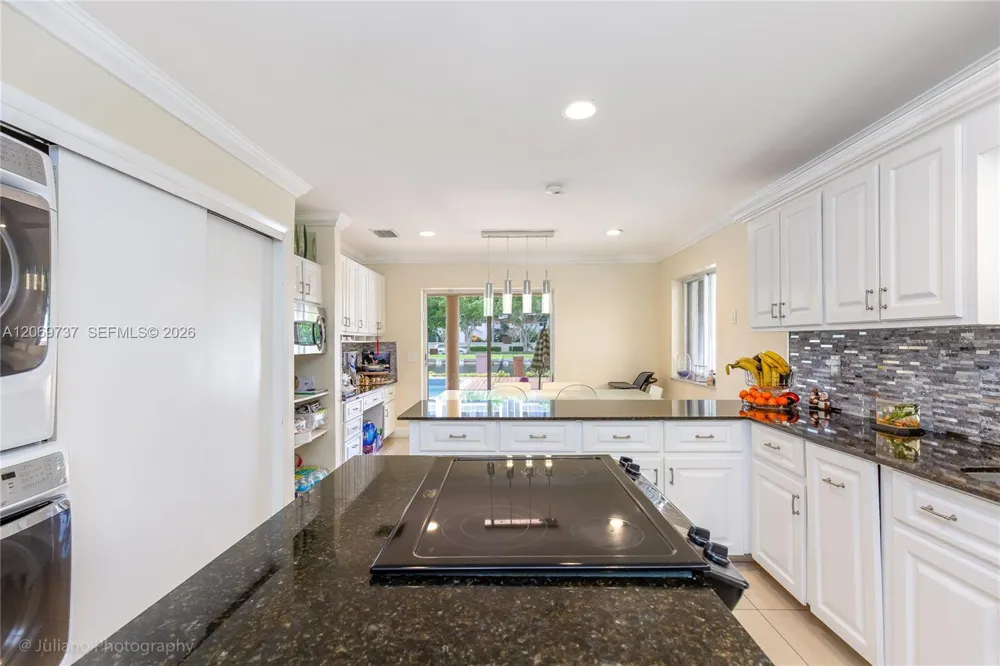 437 Holiday Dr Hallandale Beach, FL 33009