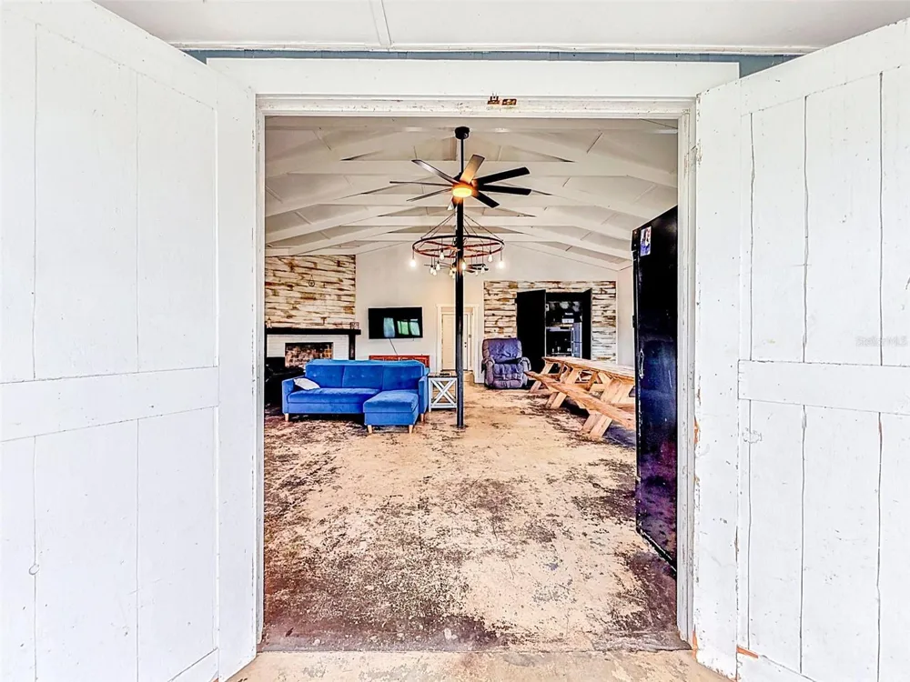 16736 POWERLINE ROAD Dade City, FL 33523