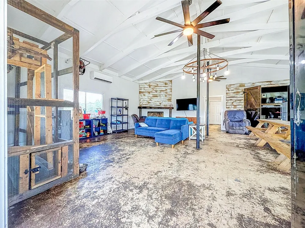 16736 POWERLINE ROAD Dade City, FL 33523