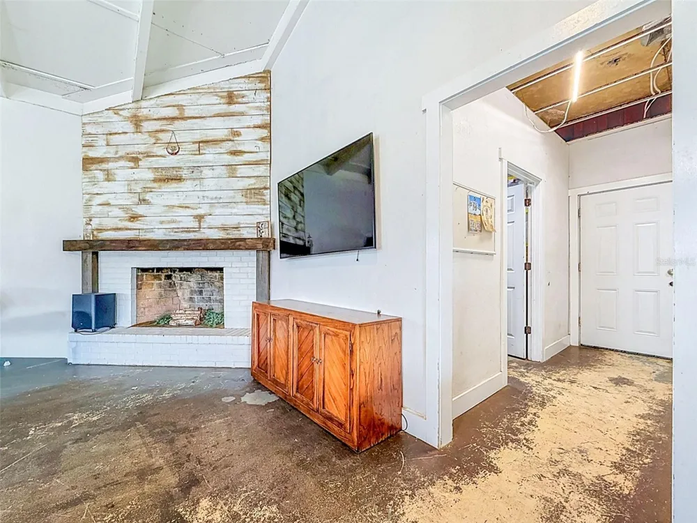16736 POWERLINE ROAD Dade City, FL 33523