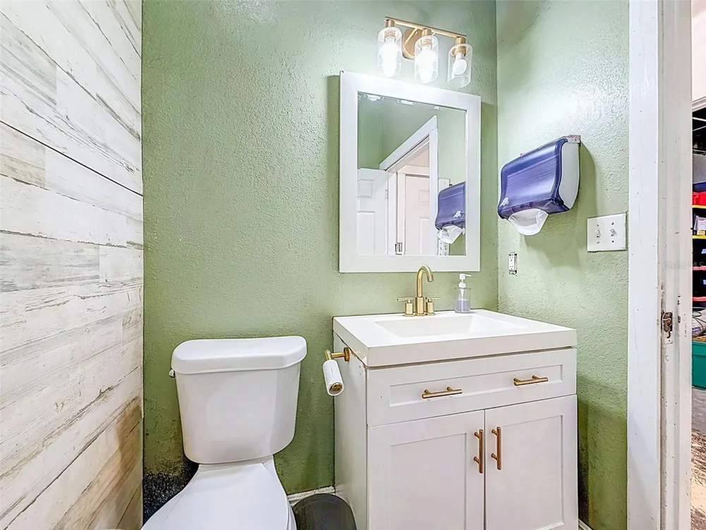 16736 POWERLINE ROAD Dade City, FL 33523