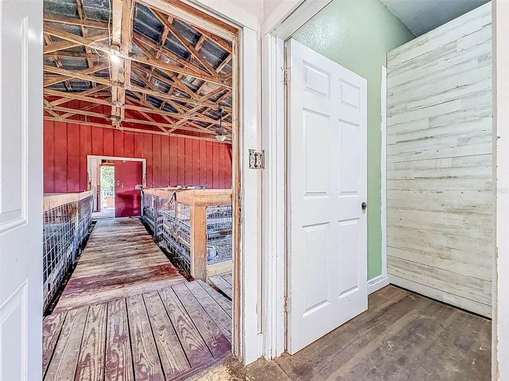 16736 POWERLINE ROAD Dade City, FL 33523