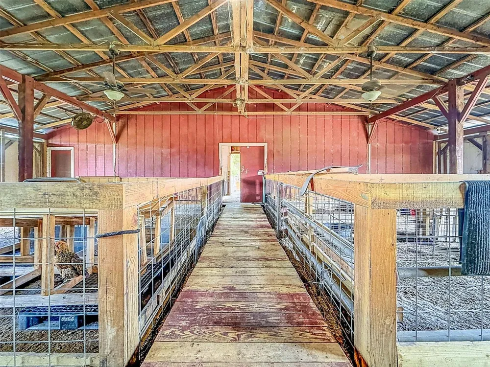 16736 POWERLINE ROAD Dade City, FL 33523