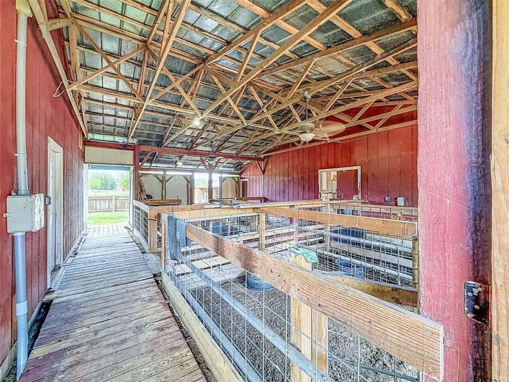 16736 POWERLINE ROAD Dade City, FL 33523